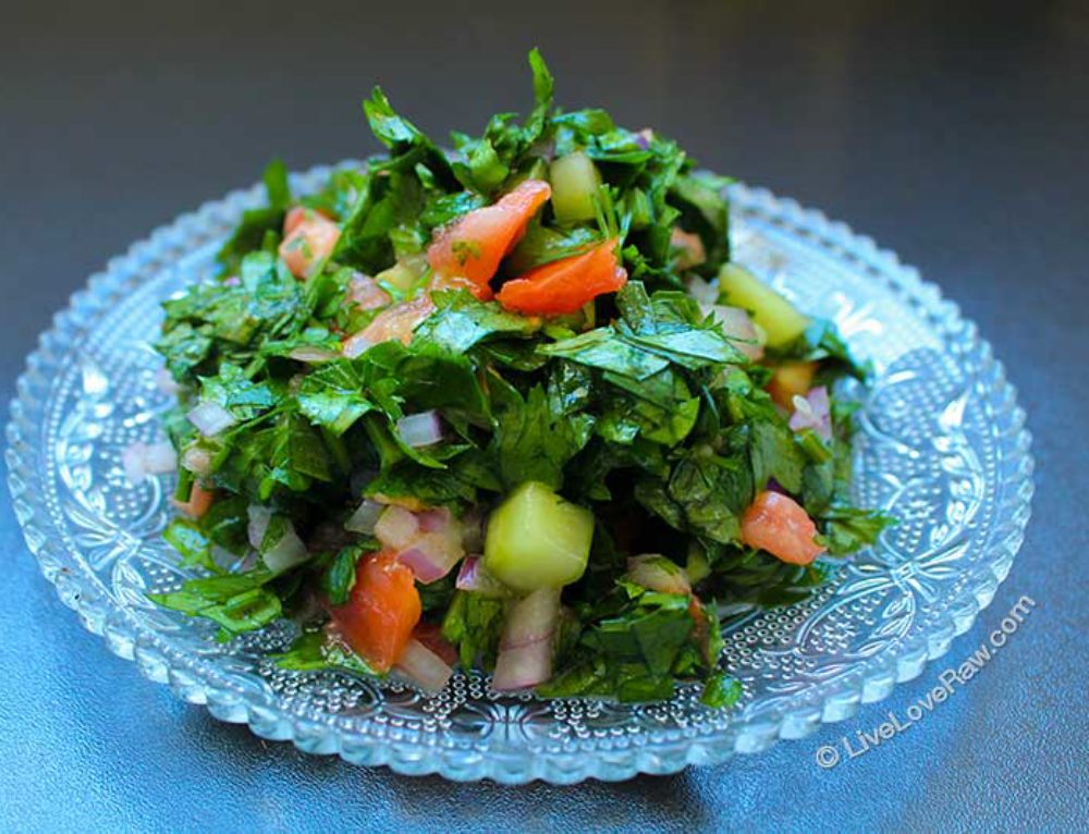 How to make raw beetroot in garlic "mayo" saladLive Love Raw