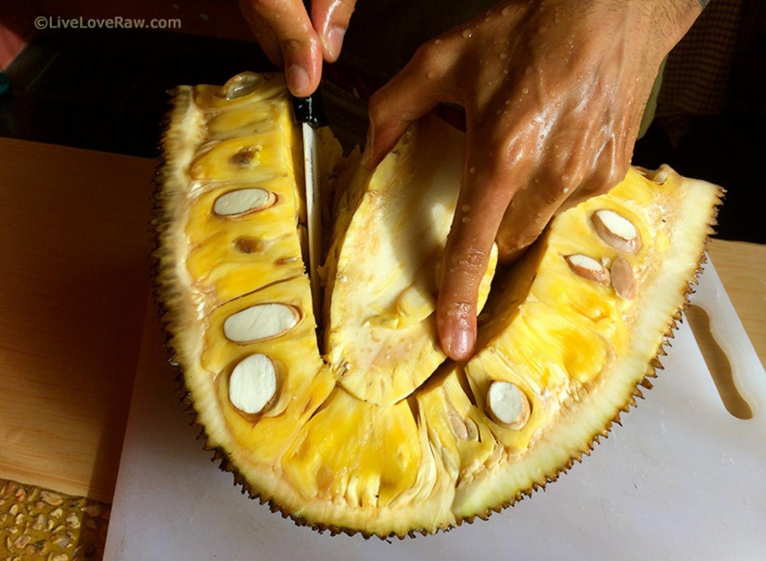 How to cut jackfruit and what are the health benefits