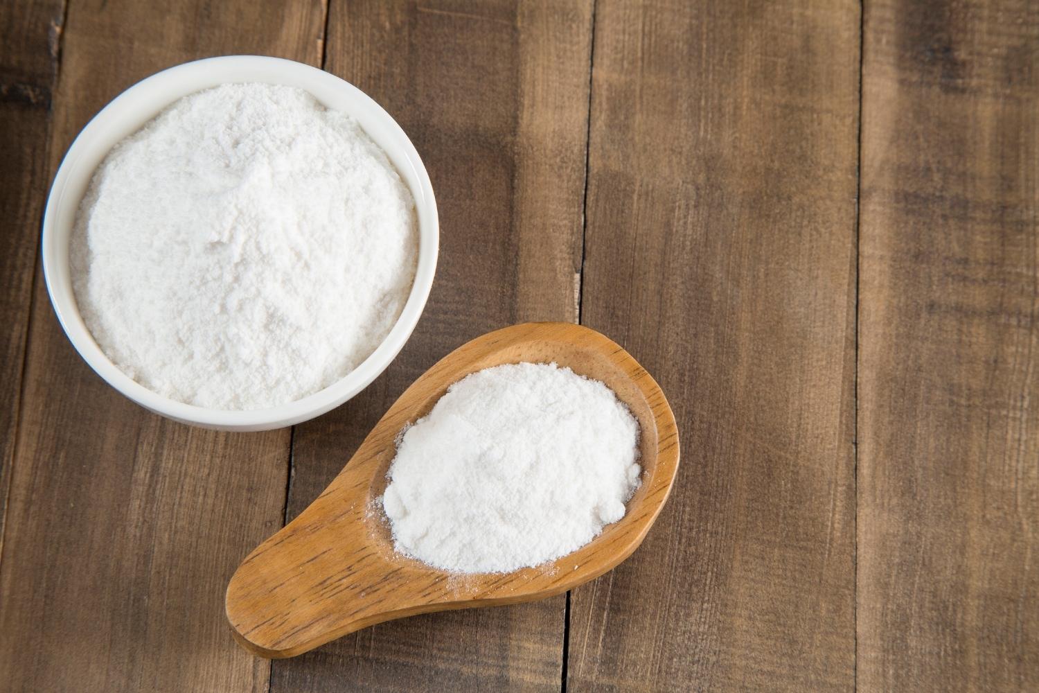 Bicarbonate of soda or baking powder in a cup