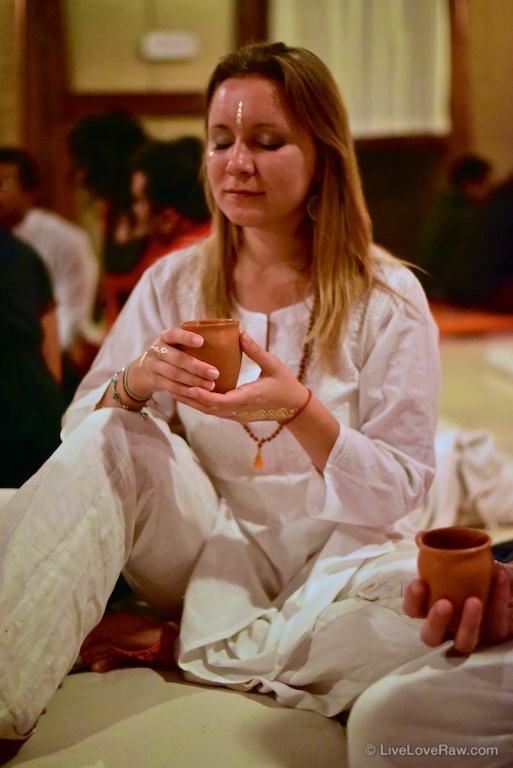 Anya Andreeva cacao ceremony at Nataraj dance festival, India. Photo credit: Avneesh Kumar