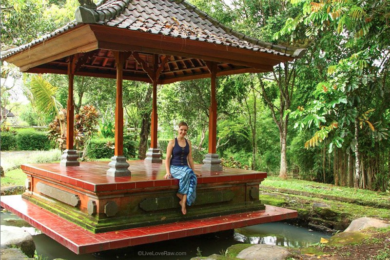 Anya Andreeva in Bali in sarong