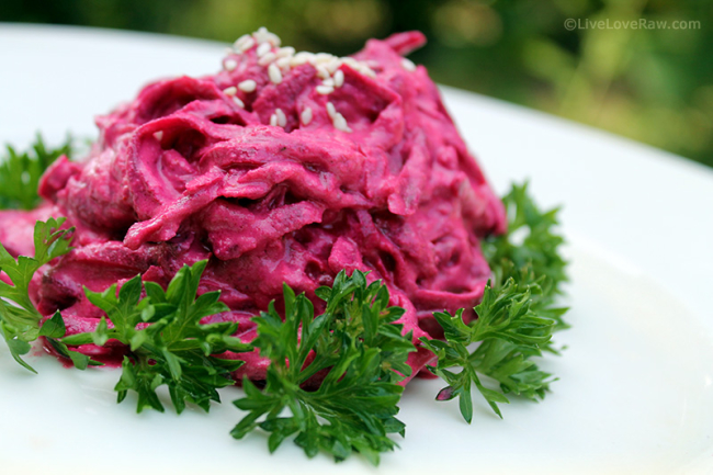 Read more about the article Dairy-free beetroot in garlic “mayo” salad