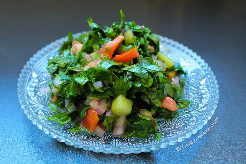 Read more about the article Lebanese Tabbouleh Salad (raw vegan version)