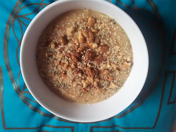 Read more about the article Raw vegan simple breakfast fruit porridge