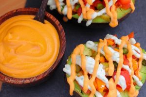 Raw-vegan-thousand-islands-pink-mayo-sauce-dressing-and-avocado-boats-650x433